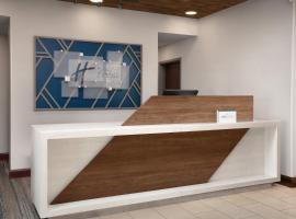 Holiday Inn Express & Suites by IHG Chambersburg by IHG，位于钱伯斯堡的酒店