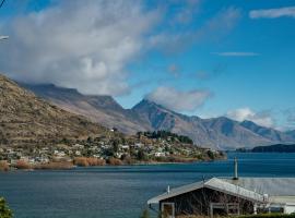 Frankton Arm Vista - Queenstown Holiday Home