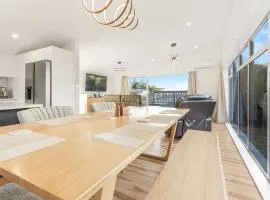 Peninsula Paradise - Raglan Holiday Home