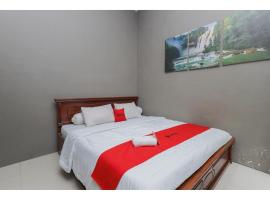 Reddoorz Syariah at House Of Melati Kepanjen，位于玛琅的酒店