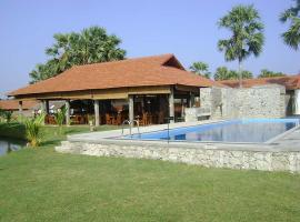 Thompukandam Village Resort，位于Nintavur的酒店