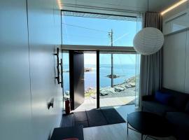 High end sea cabins at Å in Lofoten，位于莫斯克内斯的公寓