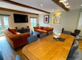 The Coach House - An exeptional 3 story house in the heart of the lanes with secure private parking