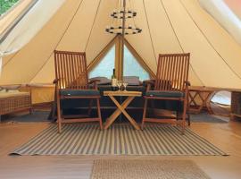 Luxury camping experience，位于Store Heddinge的豪华帐篷