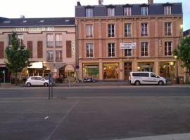 Hotel Couleurs Sud Centre-ville Gare Charleville-Mézières，位于沙勒维尔-梅济耶尔的酒店
