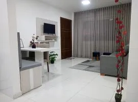 Apartamento completo 3 quartos Suíte Sala Cozinha Lavanderia e perto de tudo