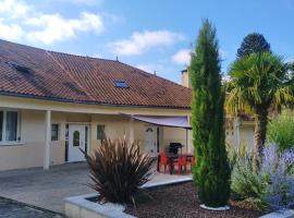 gîte résidence de la fontaine à Compreignac，位于Compreignac的酒店