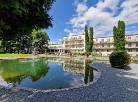 Hotel Palace - KÚPELE SLIAČ，位于斯利亚奇的酒店