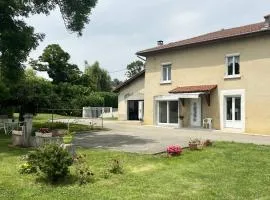 Corps de ferme à 50min de Lyon