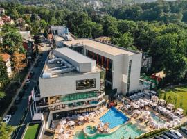Hotel Tonanti，位于弗尔尼亚奇卡矿泉镇的酒店