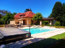 L'échappée du Canal - Piscine - Cheminée - Clim - Parking privé gratuit - 8 personnes - 3 chambres - Parc，位于Montech的酒店