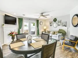 6 Mi to Dtwn Dog-Friendly Clarksville Home!