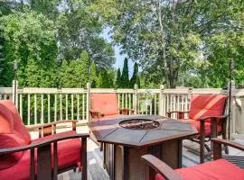 4 Mi to Dtwn White Bear Lake Home with Large Yard