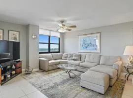 Penthouse Paradise with Amazing Views 2BD, 2BA