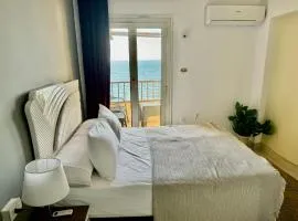 ALEX HOMES - Sporting Cozy Apartments with Direct Sea View