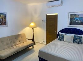 Only Room By Merengue House, 8 minutos airport，位于Monte Adentro的酒店