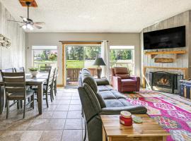 Pleasant Pagosa Springs Condo 4 Mi to Hot Springs，位于帕戈萨斯普林斯的酒店