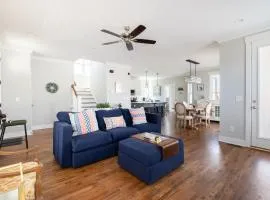 Stylish Haven in Raleigh, Walk to Food Hall home