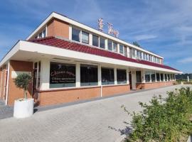 Tung Hotel，位于泽沃德的酒店
