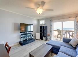 Beachfront Family Condo with Stunning Views!，位于北托普塞尔海滩的酒店