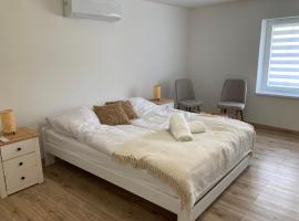 Hal-Sz&aacute;lka Vend&eacute;gh&aacute;z，位于Sz&aacute;lka的宠物友好酒店