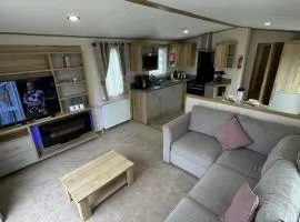 Golden Palm Resort - The Blenheim Retreat - Coastal Caravan Breaks