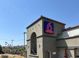 Motel 6 Lake Elsinore, CA，位于湖埃尔西诺的酒店