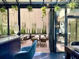 Perpetual Elysée Montaigne