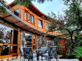 Casa Aluna - Oasis in Mountain - Premium 3 bedroom Villa in Tepoztlán with WiFi，位于迪坡斯特兰的酒店