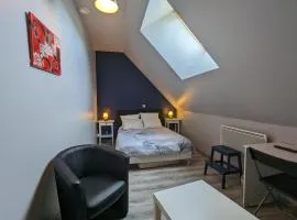 Suite familiale privée avec 3 chambres, sdb, wc partagés et petit-déjeuner inclus - FR-1-591-609