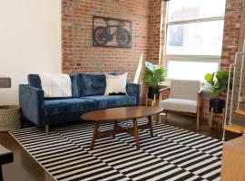 Trendy 1 Br Loft Apt Downtown With Exposed Brick，位于罗阿诺的酒店