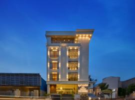 Grand Continent Mysore A Sarovar Portico Affiliate Hotel，位于迈索尔迈索尔机场 - MYQ附近的酒店