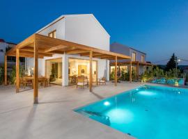 Villa 2 with Pool Soline, Krk, 280 m from beach, by 4Villas，位于索利纳的酒店