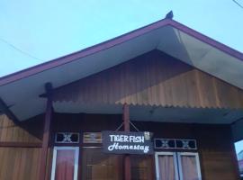 Tiger fish homestay，位于布纳肯的酒店