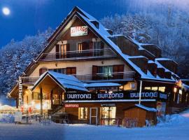 Hotel passo del lupo，位于塞斯托拉的酒店