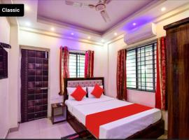 Goroomgo R S Villa Kolkata Near Bisarjan Ghat-Biswa Bangla Bus Stand 950m - Lift-&-Parking Facilities-Perfect Location And Fully Air-Conditioned Hotel，位于Thākurdwari的酒店