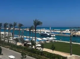 Marassi, Luxury Suite in Address Beach resort, service apartment