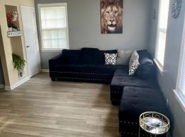 3BR W/ BASEMENT HOME 'THE LION’S DEN'，位于坦普希尔斯的酒店