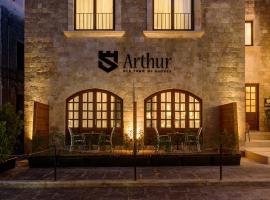 Arthur Suites in Old Town，位于罗德镇的酒店