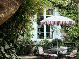 Le logis blanc bed&breakfast，位于Coursan的酒店