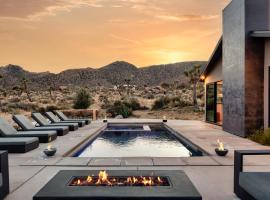 Amaru Muru - Luxury Retreat with Pool/Hot Tub/Yoga，位于约书亚树的酒店