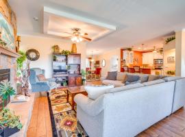 Equestrian Estate with Over 100 Mi Horse Trails，位于Lecanto的酒店