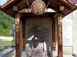 A house in nature，位于Mukhuri的酒店