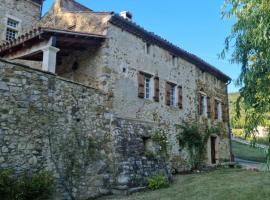 Mas XVIIIème au cœur de la Drôme provençale，位于Béconne的酒店