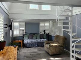 Riverfront Cottage，位于Fox River Grove的酒店