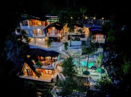 Koro Treehouse Resort Luxury Wooden Cottages and Villas with Private Pool，位于卡绍利的酒店