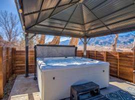 Kings Hideaway Prime Spot Hot Tub Scenic View，位于科罗拉多斯普林斯的酒店