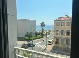 Appartement Neuf et Équipé À Deux Pas de la Mer et Face au Casino en Plein Centre