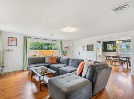 Charming Family-Friendly 2 Bedroom 1 Bathroom Retreat Near Astoria & Beach