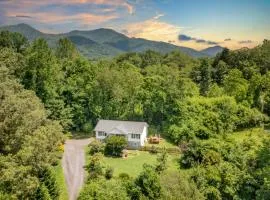 Penny by AvantStay Weaverville Home w Mtn Views